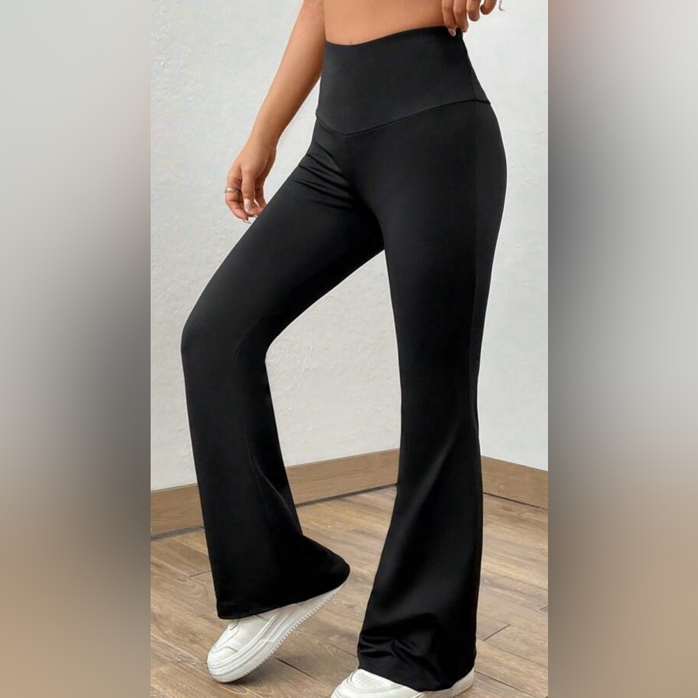 SHEIN NWOT Black Solid Flare Leg Pants Size Small